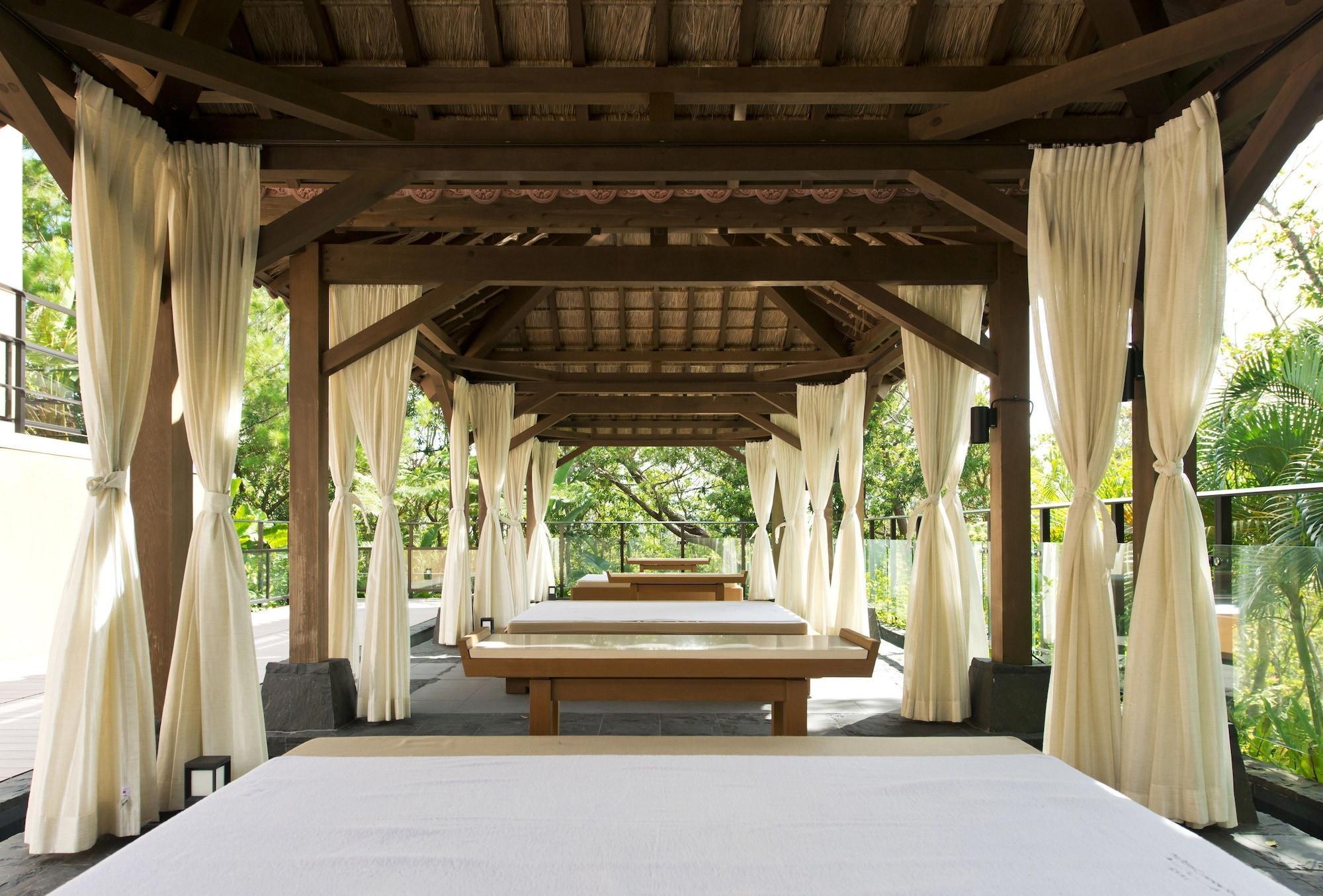 The Ritz-Carlton Okinawa Hotel Nago Exterior photo