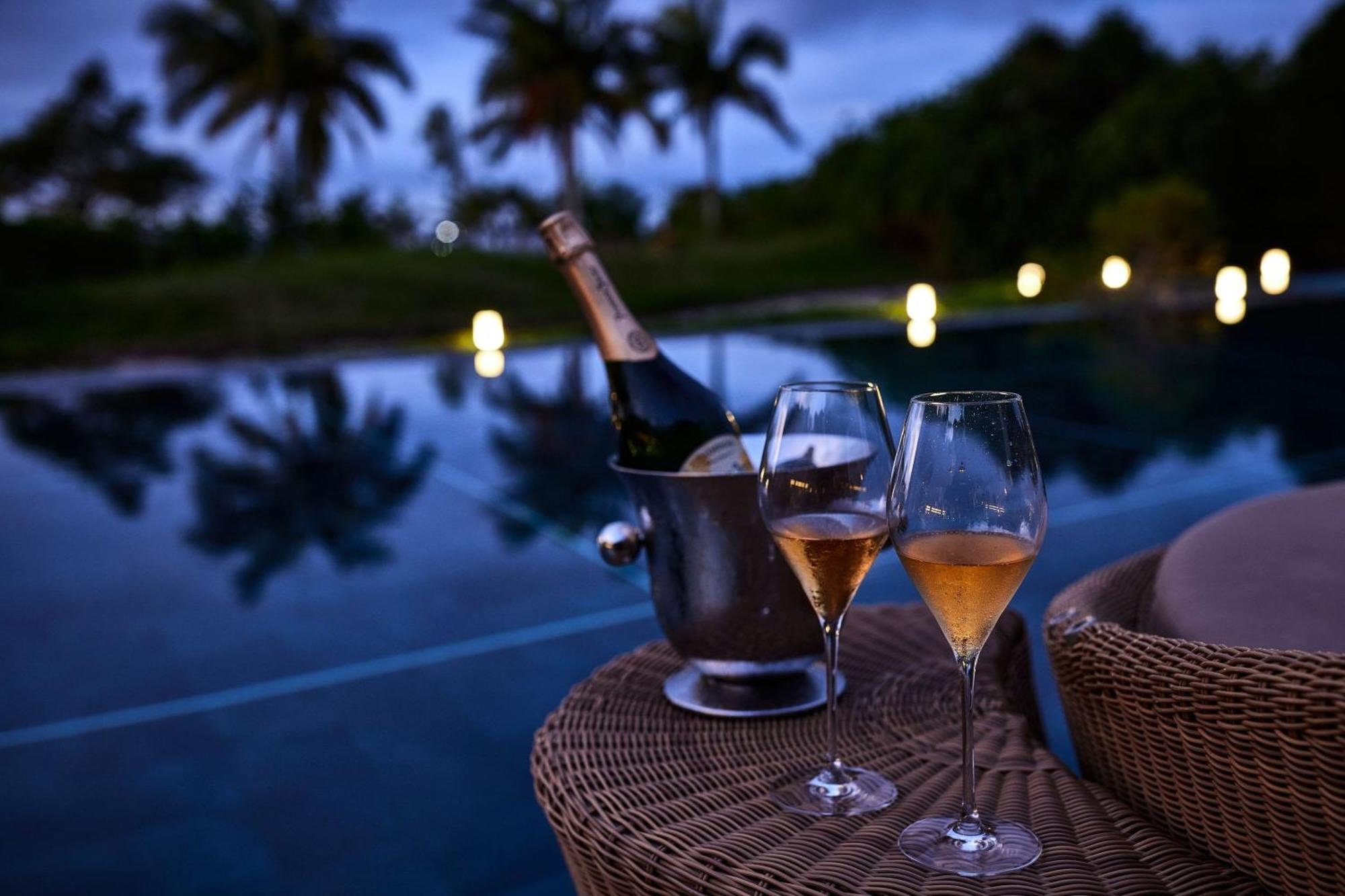 The Ritz-Carlton Okinawa Hotel Nago Exterior photo